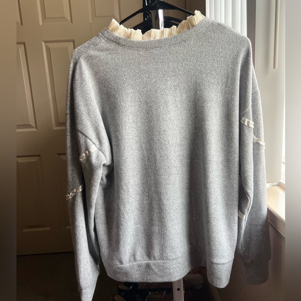 Coquette Style Soft Gray Knit Top - Picture 3 of 7